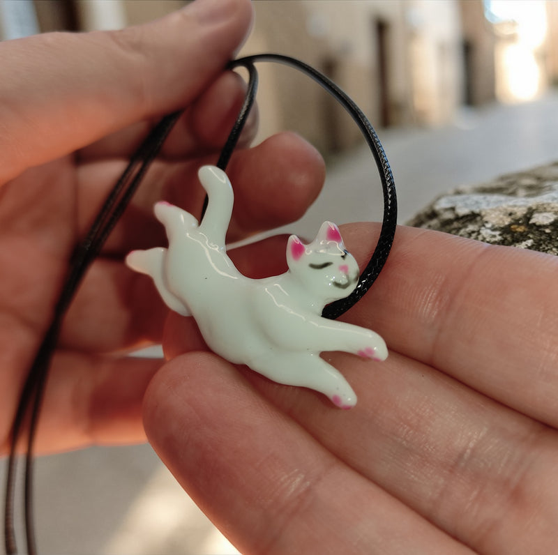 Kotor Cat Pendant – White
